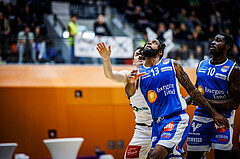 Basketball, Win2Day Superliga 2023/24, Grunddurchgang 3.Runde, Vienna Timberwolves, Oberwart Gunners, Jakob Szkutta (10), Kris Monroe (13)