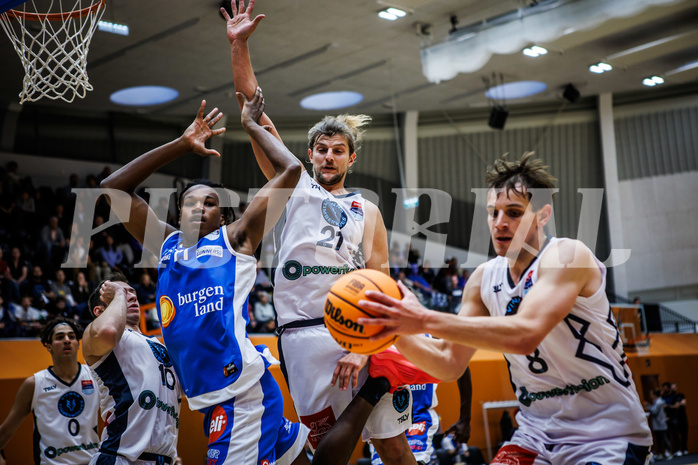 Basketball, Win2Day Superliga 2023/24, Grunddurchgang 3.Runde, Vienna Timberwolves, Oberwart Gunners, Kris Monroe (13), Moritz Lanegger (21), Elias Wlasak (8)