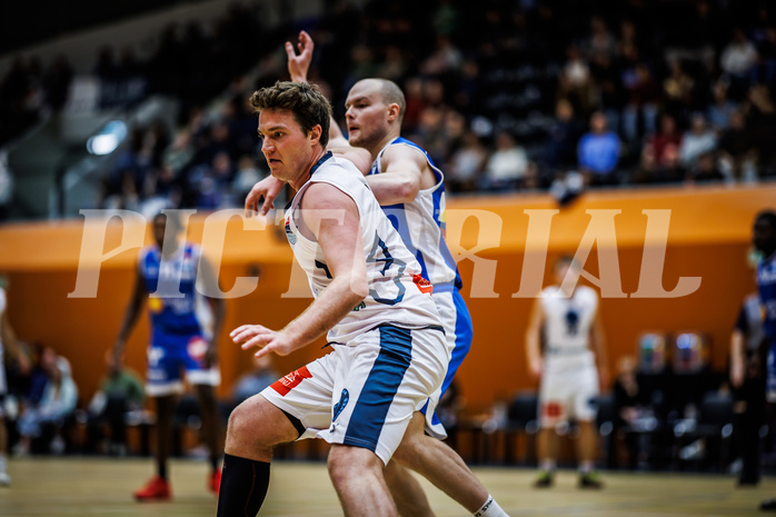 Basketball, Win2Day Superliga 2023/24, Grunddurchgang 3.Runde, Vienna Timberwolves, Oberwart Gunners, Philipp D'Angelo (9), Sebastian Käferle (7)