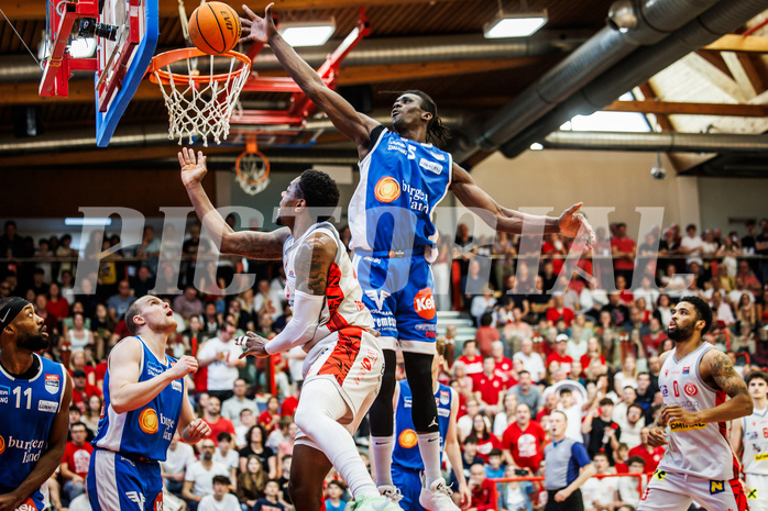 Basketball, win2day Basketball Superliga 2023/24, Halbfinale Spiel 3, Traiskirchen Lions, Oberwart Gunners, Davon Clare (5)