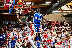 Basketball, win2day Basketball Superliga 2023/24, Halbfinale Spiel 3, Traiskirchen Lions, Oberwart Gunners, Davon Clare (5)