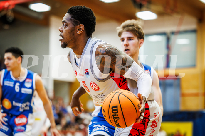Basketball, win2day Basketball Superliga 2023/24, Halbfinale Spiel 3, Traiskirchen Lions, Oberwart Gunners, Davon Clare (5)