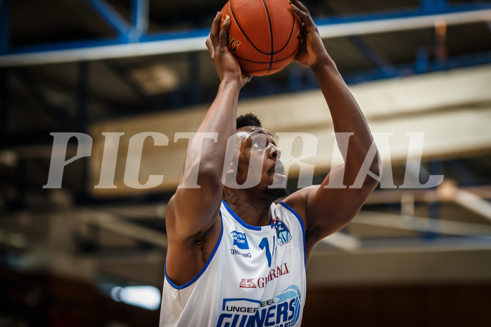 Basketball, bet-at-home Basketball Superliga 2021/22, Platzierungsrunde Spiel 8, Oberwart Gunners, UBSC Graz, Emondre Rickman (14)