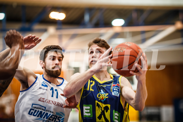 Basketball, bet-at-home Basketball Superliga 2021/22, Platzierungsrunde Spiel 8, Oberwart Gunners, UBSC Graz, Lukas Simoner (12)