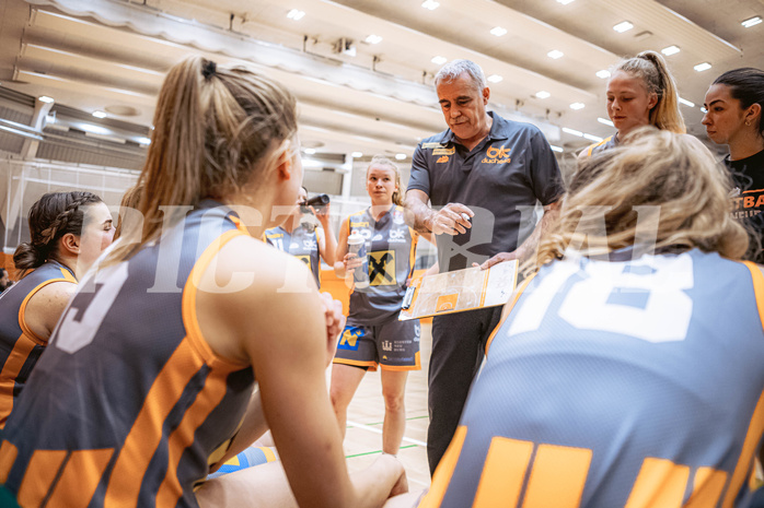 Basketball, Win2Day Basketball Damen Superliga 2022/23, Grunddurchgang 12.Runde, Vienna Timberwolves, BK Raiffeisen Duchess Klosterneuburg, Franz Zderadicka (Head Coach)