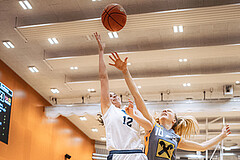 Basketball, Win2Day Basketball Damen Superliga 2022/23, Grunddurchgang 12.Runde, Vienna Timberwolves, BK Raiffeisen Duchess Klosterneuburg, Lilian Schwarzenecker (12), Sina Höllerl (10)