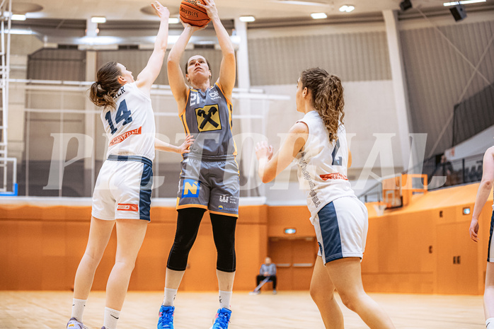 Basketball, Win2Day Basketball Damen Superliga 2022/23, Grunddurchgang 12.Runde, Vienna Timberwolves, BK Raiffeisen Duchess Klosterneuburg, Melanie Fischer (14), Sarah Schicher (15)