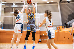 Basketball, Win2Day Basketball Damen Superliga 2022/23, Grunddurchgang 12.Runde, Vienna Timberwolves, BK Raiffeisen Duchess Klosterneuburg, Melanie Fischer (14), Sarah Schicher (15)