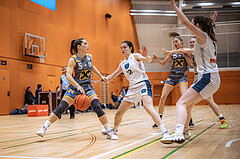 Basketball, Win2Day Basketball Damen Superliga 2022/23, Grunddurchgang 12.Runde, Vienna Timberwolves, BK Raiffeisen Duchess Klosterneuburg, Lisa Zderadicka (5), Lilian Schwarzenecker (12)