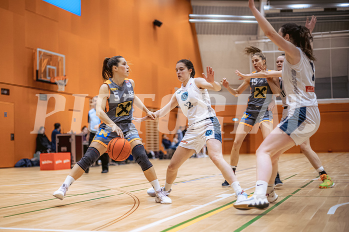 Basketball, Win2Day Basketball Damen Superliga 2022/23, Grunddurchgang 12.Runde, Vienna Timberwolves, BK Raiffeisen Duchess Klosterneuburg, Lisa Zderadicka (5), Lilian Schwarzenecker (12)