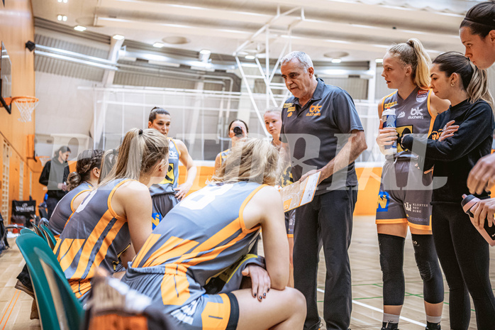 Basketball, Win2Day Basketball Damen Superliga 2022/23, Grunddurchgang 12.Runde, Vienna Timberwolves, BK Raiffeisen Duchess Klosterneuburg, Franz Zderadicka (Head Coach)