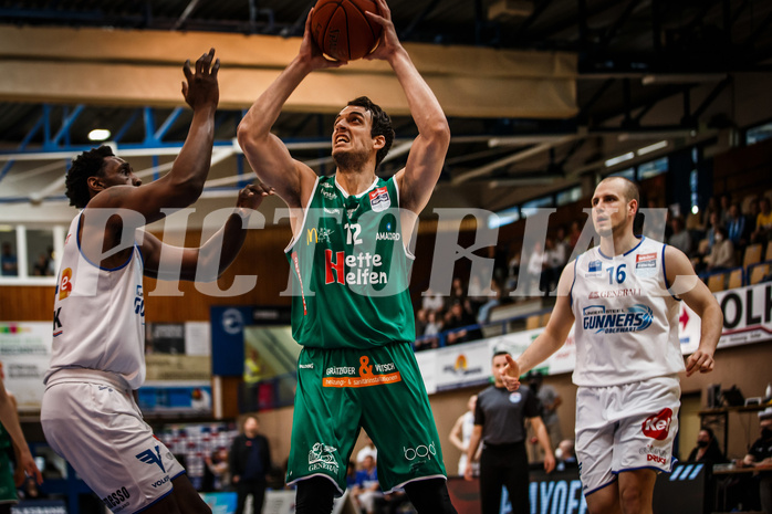 Basketball, bet-at-home Basketball Superliga 2021/22, Playoffs, Viertelfinale Spiel 3, Oberwart Gunners, Kapfenberg Bulls, Nemanja Krstic (12)