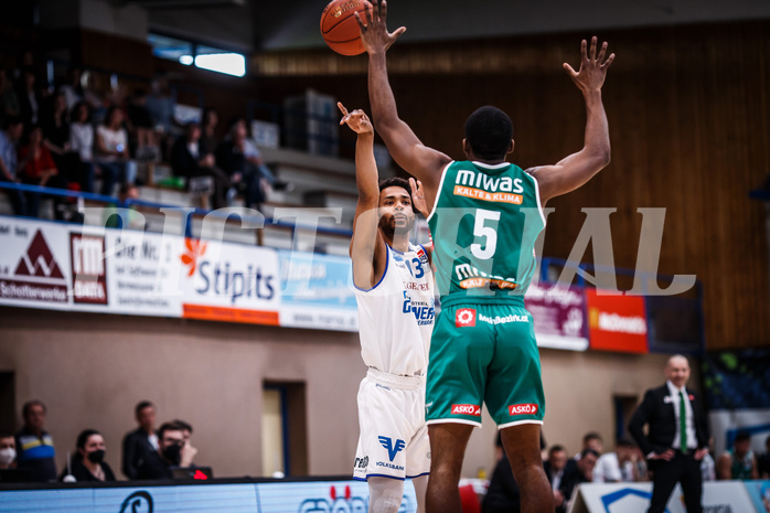 Basketball, bet-at-home Basketball Superliga 2021/22, Playoffs, Viertelfinale Spiel 3, Oberwart Gunners, Kapfenberg Bulls, Connor Cashaw (13)