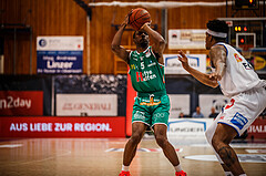 Basketball, bet-at-home Basketball Superliga 2021/22, Playoffs, Viertelfinale Spiel 3, Oberwart Gunners, Kapfenberg Bulls, Joshua Scott (5)