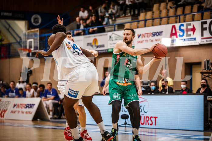 Basketball, bet-at-home Basketball Superliga 2021/22, Playoffs, Viertelfinale Spiel 3, Oberwart Gunners, Kapfenberg Bulls, Milos Grubor (9)