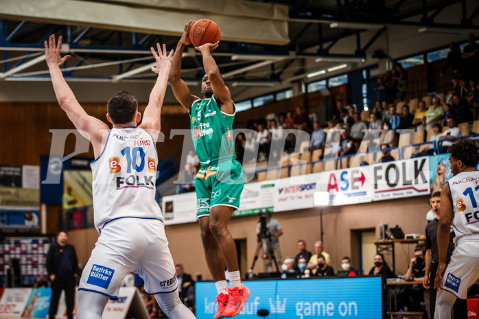 Basketball, bet-at-home Basketball Superliga 2021/22, Playoffs, Viertelfinale Spiel 3, Oberwart Gunners, Kapfenberg Bulls, Joshua Scott (5)