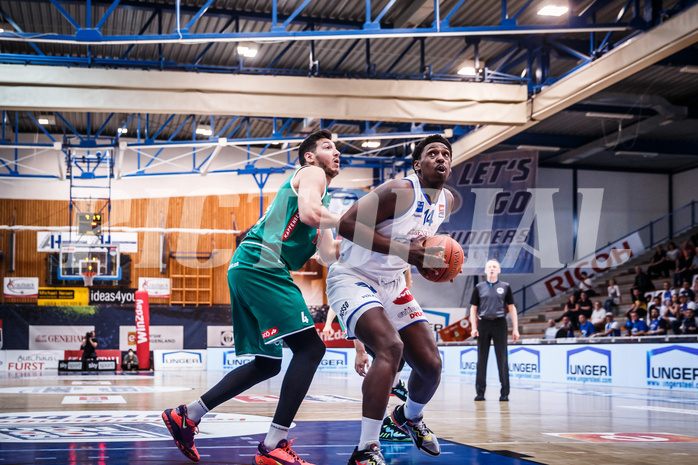 Basketball, bet-at-home Basketball Superliga 2021/22, Playoffs, Viertelfinale Spiel 3, Oberwart Gunners, Kapfenberg Bulls, Emondre Rickman (14)