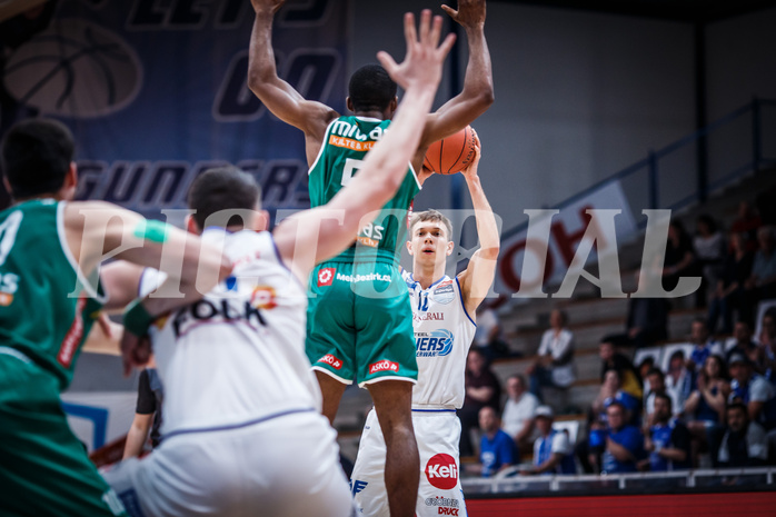 Basketball, bet-at-home Basketball Superliga 2021/22, Playoffs, Viertelfinale Spiel 3, Oberwart Gunners, Kapfenberg Bulls, Jonathan Knessl (12)