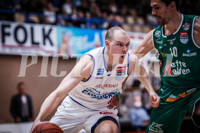 Basketball, bet-at-home Basketball Superliga 2021/22, Playoffs, Viertelfinale Spiel 3, Oberwart Gunners, Kapfenberg Bulls, Sebastian Käferle (7)
