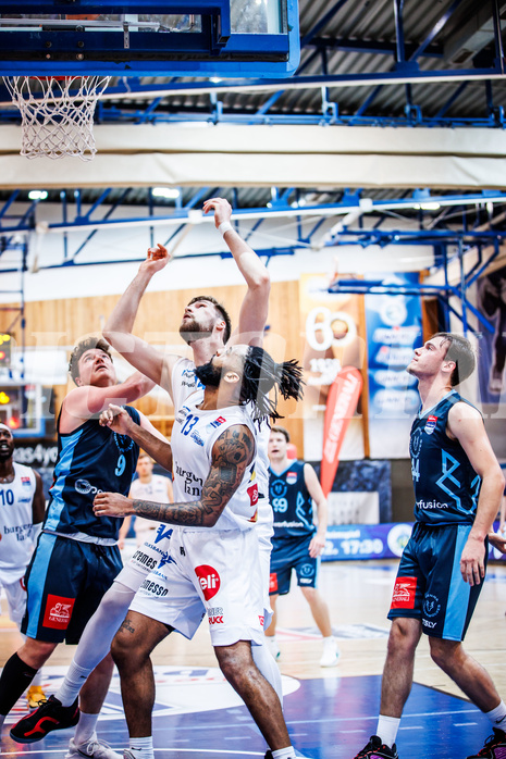 Basketball, Win2Day Superliga 2023/24, Grunddurchgang 12.Runde, Oberwart Gunners, Vienna Timberwolves, Daniel Köppel (14), Kris Monroe (13)