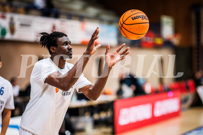 Basketball, Win2Day Superliga 2023/24, Grunddurchgang 12.Runde, Oberwart Gunners, Vienna Timberwolves, Shaquille Rombley (5)