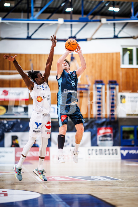 Basketball, Win2Day Superliga 2023/24, Grunddurchgang 12.Runde, Oberwart Gunners, Vienna Timberwolves, Shaquille Rombley (5), Philipp D'Angelo (9)