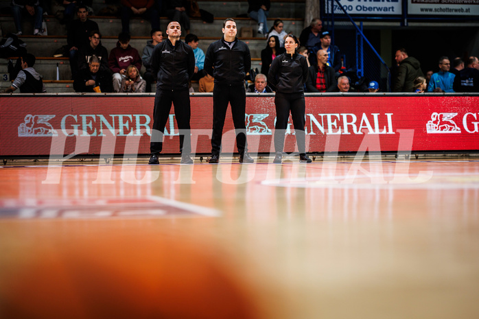 Basketball, Win2Day Superliga 2023/24, Grunddurchgang 12.Runde, Oberwart Gunners, Vienna Timberwolves, SR Radonjic, SR Ivankovics, SR Reiner