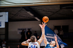 Basketball, Win2Day Superliga 2023/24, Grunddurchgang 12.Runde, Oberwart Gunners, Vienna Timberwolves, Daniel Köppel (14), Ziga Fifolt (13)