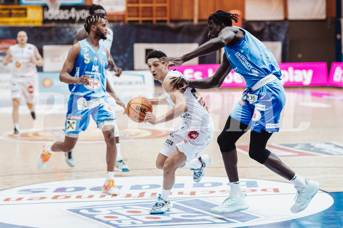 Basketball, Basketball Superliga 2023/24, Grunddurchgang 17.Runde, Oberwart Gunners, SKN St. Poelten, Michael Anthony Randolph Jr. (5), Magdy Aboud-Ahmed(6), Ajiri Ogemuno-Johnson (10)