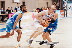 Basketball, Basketball Superliga 2023/24, Grunddurchgang 17.Runde, Oberwart Gunners, SKN St. Poelten, Michael Anthony Randolph Jr. (5), Sebastian Kaeferle (7), Felix Angerbauer (4)