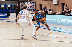 Basketball, Basketball Superliga 2023/24, Grunddurchgang 17.Runde, Oberwart Gunners, SKN St. Poelten, #Florian Koeppel (8), Michael Anthony Randolph Jr. (5)