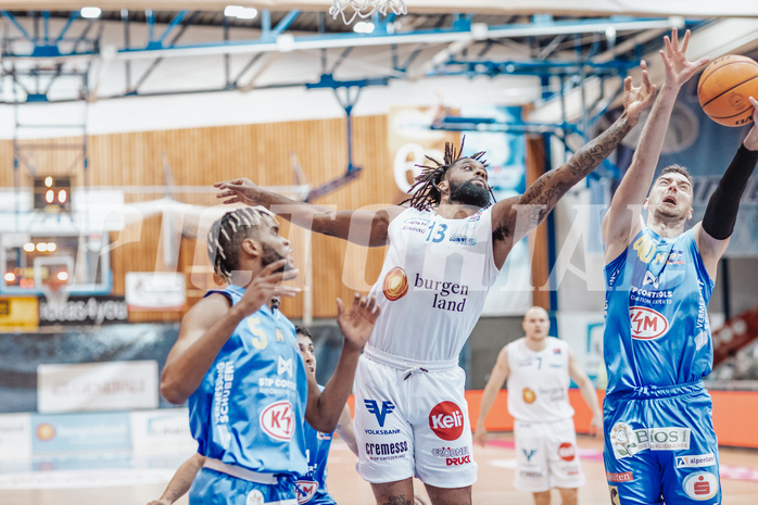Basketball, Basketball Superliga 2023/24, Grunddurchgang 17.Runde, Oberwart Gunners, SKN St. Poelten, Michael Anthony Randolph Jr. (5), Kris Monroe (13), Matej Kavas (40)