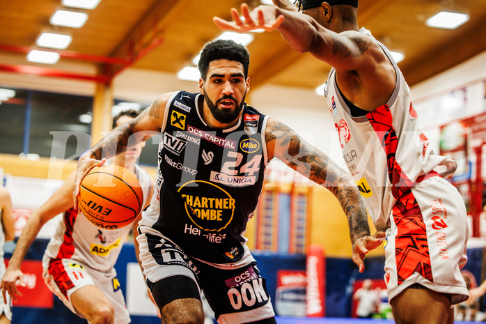 Basketball, win2day Basketball Superliga 2023/24, Grunddurchgang 17.Runde, Traiskirchen Lions, Gmunden Swans, Trey Alex Moses (24)