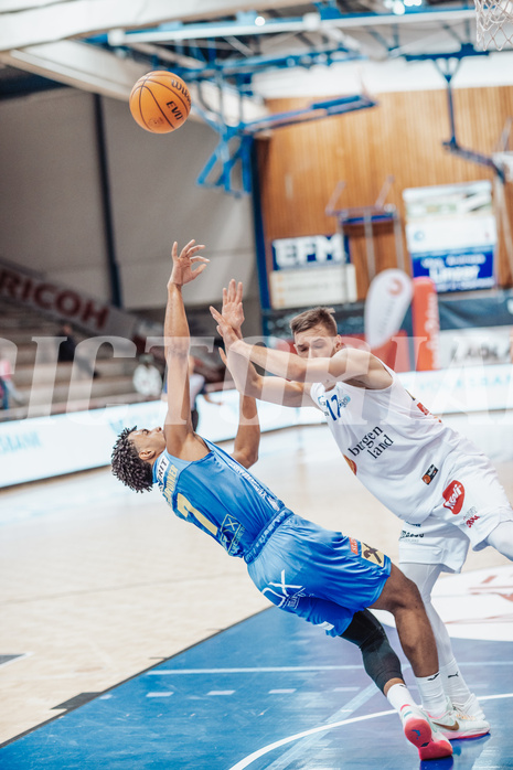 Basketball, Basketball Superliga 2023/24, Grunddurchgang 17.Runde, Oberwart Gunners, SKN St. Poelten, Steven Kaltenbrunner (7), Jonathan Knessl (12)