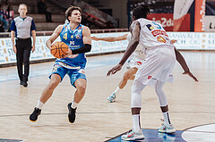 Basketball, Basketball Superliga 2023/24, Grunddurchgang 17.Runde, Oberwart Gunners, SKN St. Poelten, Felix Angerbauer (4), Shaquille Rombley (5)