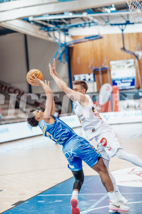 Basketball, Basketball Superliga 2023/24, Grunddurchgang 17.Runde, Oberwart Gunners, SKN St. Poelten, Steven Kaltenbrunner (7), Jonathan Knessl (12)