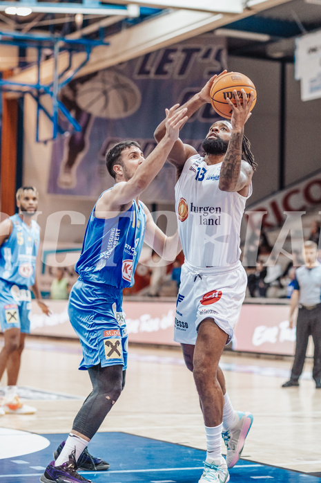Basketball, Basketball Superliga 2023/24, Grunddurchgang 17.Runde, Oberwart Gunners, SKN St. Poelten, Akkan Atasoy (11), Kris Monroe (13)