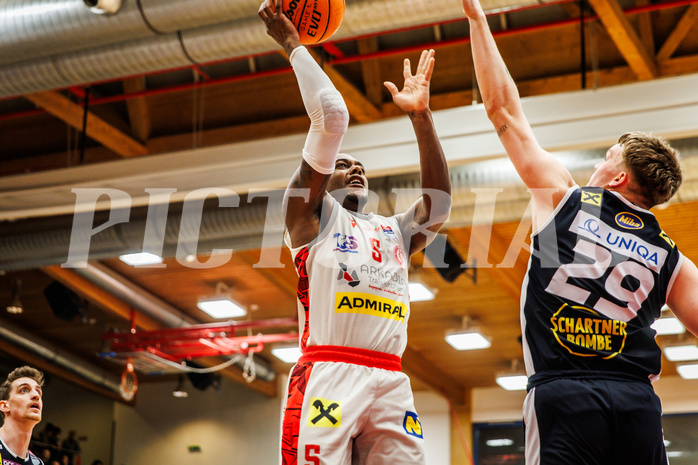 Basketball, win2day Basketball Superliga 2023/24, Grunddurchgang 17.Runde, Traiskirchen Lions, Gmunden Swans, Davon Clare (5)