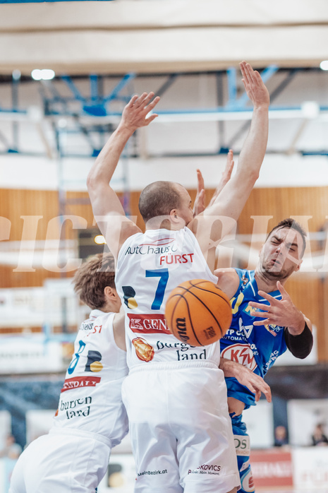 Basketball, Basketball Superliga 2023/24, Grunddurchgang 17.Runde, Oberwart Gunners, SKN St. Poelten, Sebastian Kaeferle (7), Matej Kavas (40)