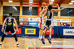 Basketball, win2day Basketball Superliga 2023/24, Grunddurchgang 17.Runde, Traiskirchen Lions, Gmunden Swans, Edgars Lasenbergs (25)