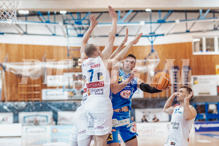 Basketball, Basketball Superliga 2023/24, Grunddurchgang 17.Runde, Oberwart Gunners, SKN St. Poelten, Sebastian Kaeferle (7), Matej Kavas (40)