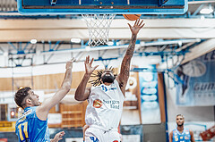 Basketball, Basketball Superliga 2023/24, Grunddurchgang 17.Runde, Oberwart Gunners, SKN St. Poelten, Akkan Atasoy (11), Kris Monroe (13)