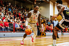 Basketball, win2day Basketball Superliga 2023/24, Grunddurchgang 17.Runde, Traiskirchen Lions, Gmunden Swans, Davon Clare (5)