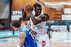 Basketball, Basketball Superliga 2023/24, Grunddurchgang 17.Runde, Oberwart Gunners, SKN St. Poelten, Janis Tomaschek (14), Shaquille Rombley (5)