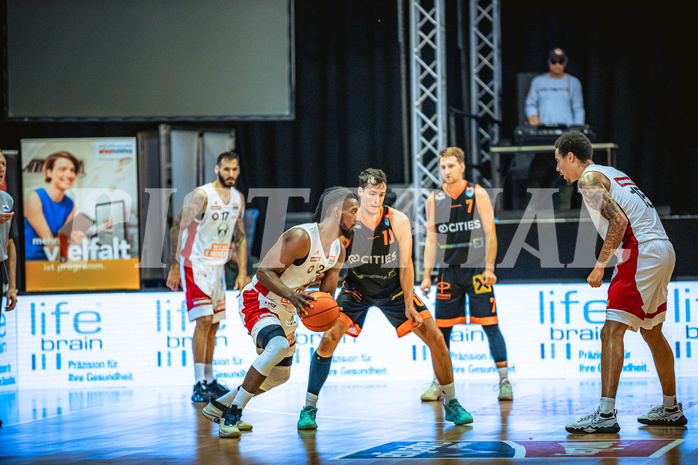 Basketball, Win2Day Superliga 2022/23, Grunddurchgang 3.Runde, BC GGMT Vienna, CITIES Panthers Fürstenfeld, Carlos Novas Mateo (2), Fabian Richter (10)