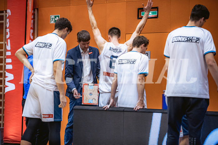 Basketball, Win2Day Superliga 2022/23, Grunddurchgang 3.Runde, Vienna D.C. Timberwolves, Raiffeisen Flyers Wels, Hubert Schmidt (Head Coach)