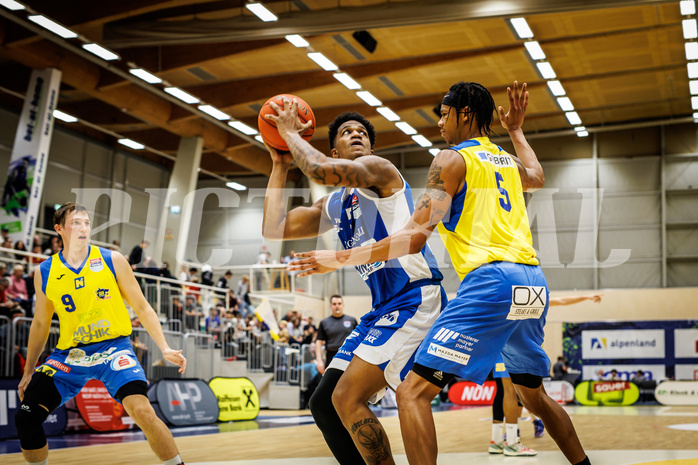 Basketball, win2day Basketball Superliga 2021/22, Platzierungsrunde 3.Runde, SKN St. Pölten Basketball, Oberwart Gunners, Rob Howard (5)
