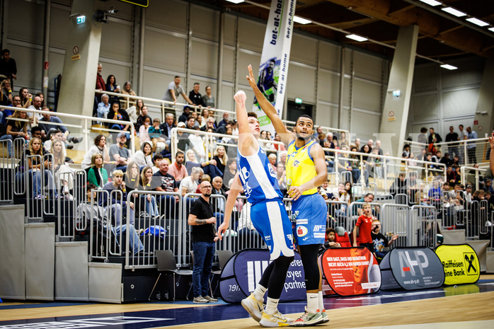 Basketball, win2day Basketball Superliga 2021/22, Platzierungsrunde 3.Runde, SKN St. Pölten Basketball, Oberwart Gunners, Brock Gardner (10)