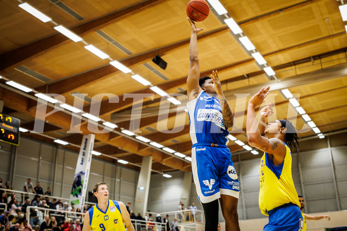 Basketball, win2day Basketball Superliga 2021/22, Platzierungsrunde 3.Runde, SKN St. Pölten Basketball, Oberwart Gunners, Rob Howard (5)