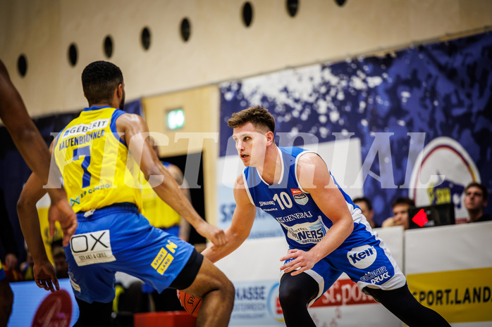 Basketball, win2day Basketball Superliga 2021/22, Platzierungsrunde 3.Runde, SKN St. Pölten Basketball, Oberwart Gunners, Brock Gardner (10)